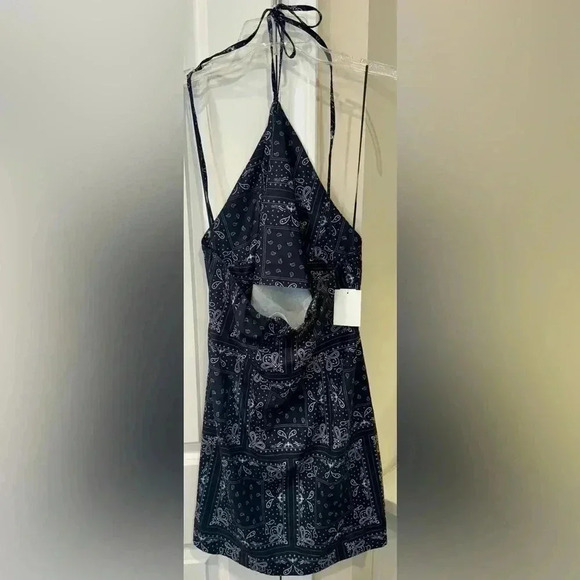 NWT $68 Elodie Black White Bandana Print Halter Neck Mini Dress size medium m - Picture 3 of 11